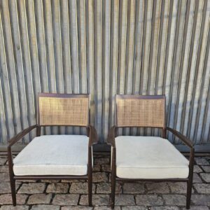 Poltrona MF5 Branco & Preto